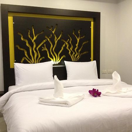 The Silk Hill Hotel Patong Buitenkant foto