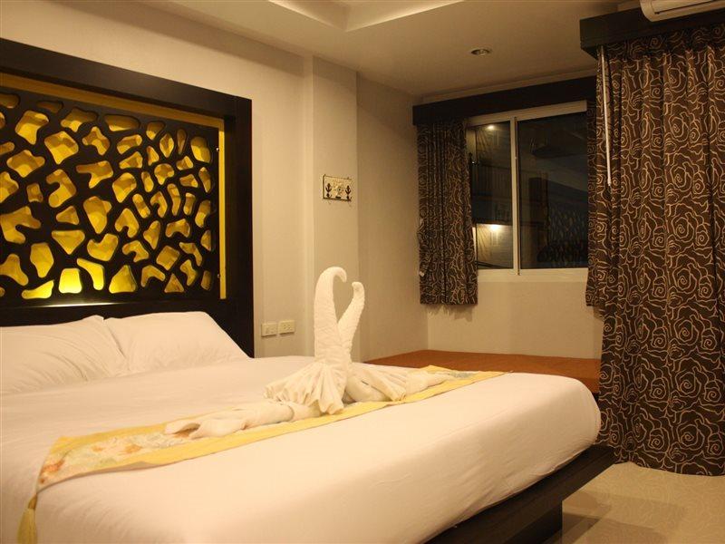 The Silk Hill Hotel Patong Buitenkant foto