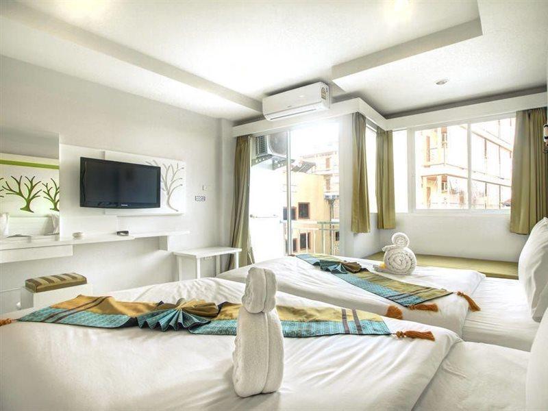 The Silk Hill Hotel Patong Buitenkant foto