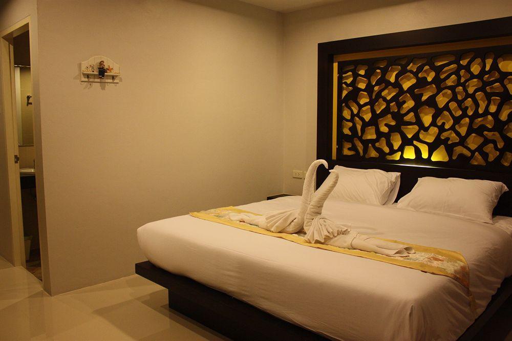 The Silk Hill Hotel Patong Buitenkant foto