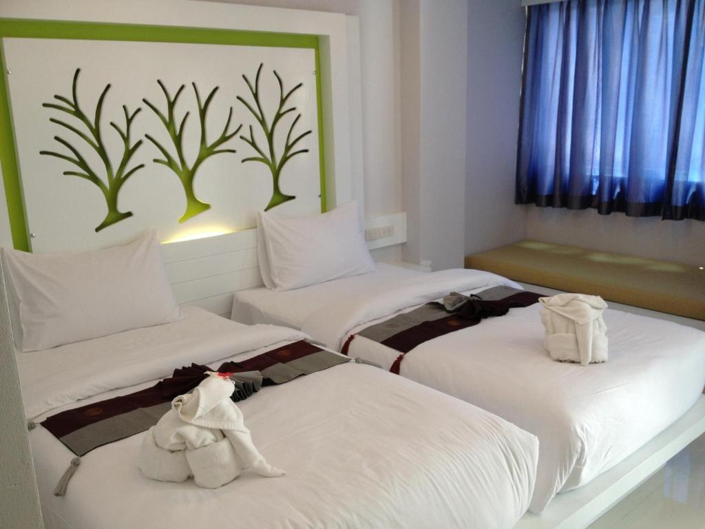 The Silk Hill Hotel Patong Buitenkant foto