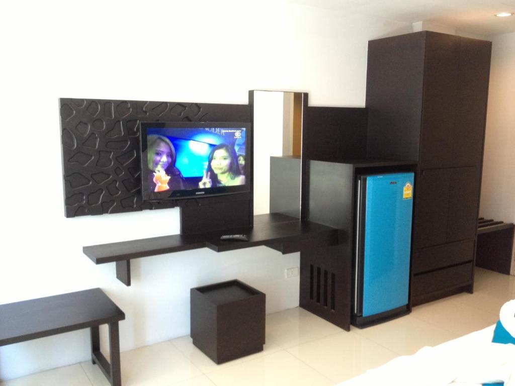 The Silk Hill Hotel Patong Buitenkant foto