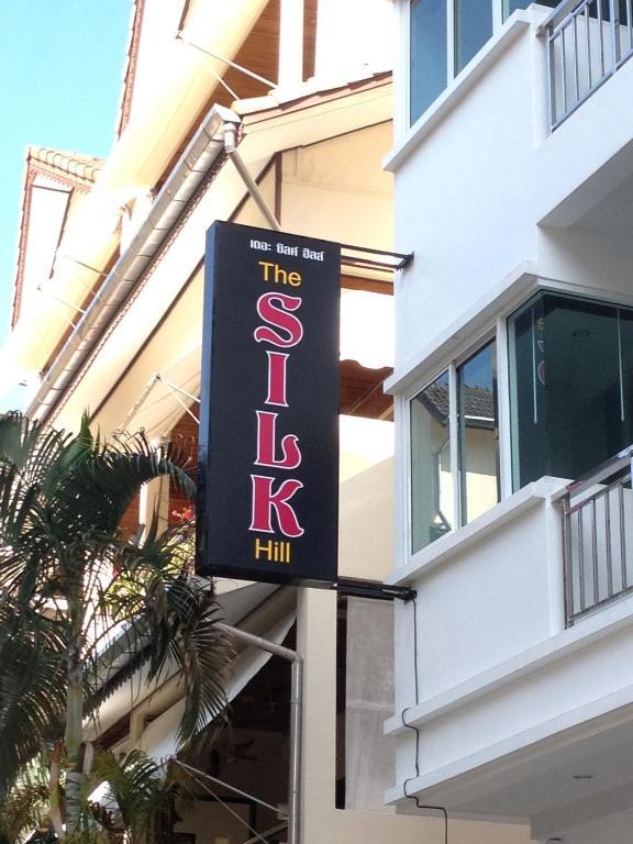 The Silk Hill Hotel Patong Buitenkant foto