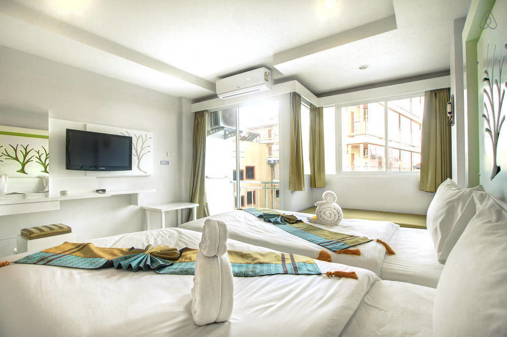 The Silk Hill Hotel Patong Buitenkant foto