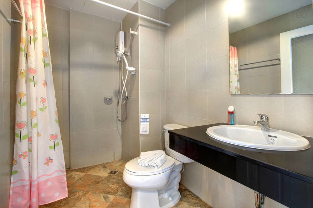 The Silk Hill Hotel Patong Buitenkant foto
