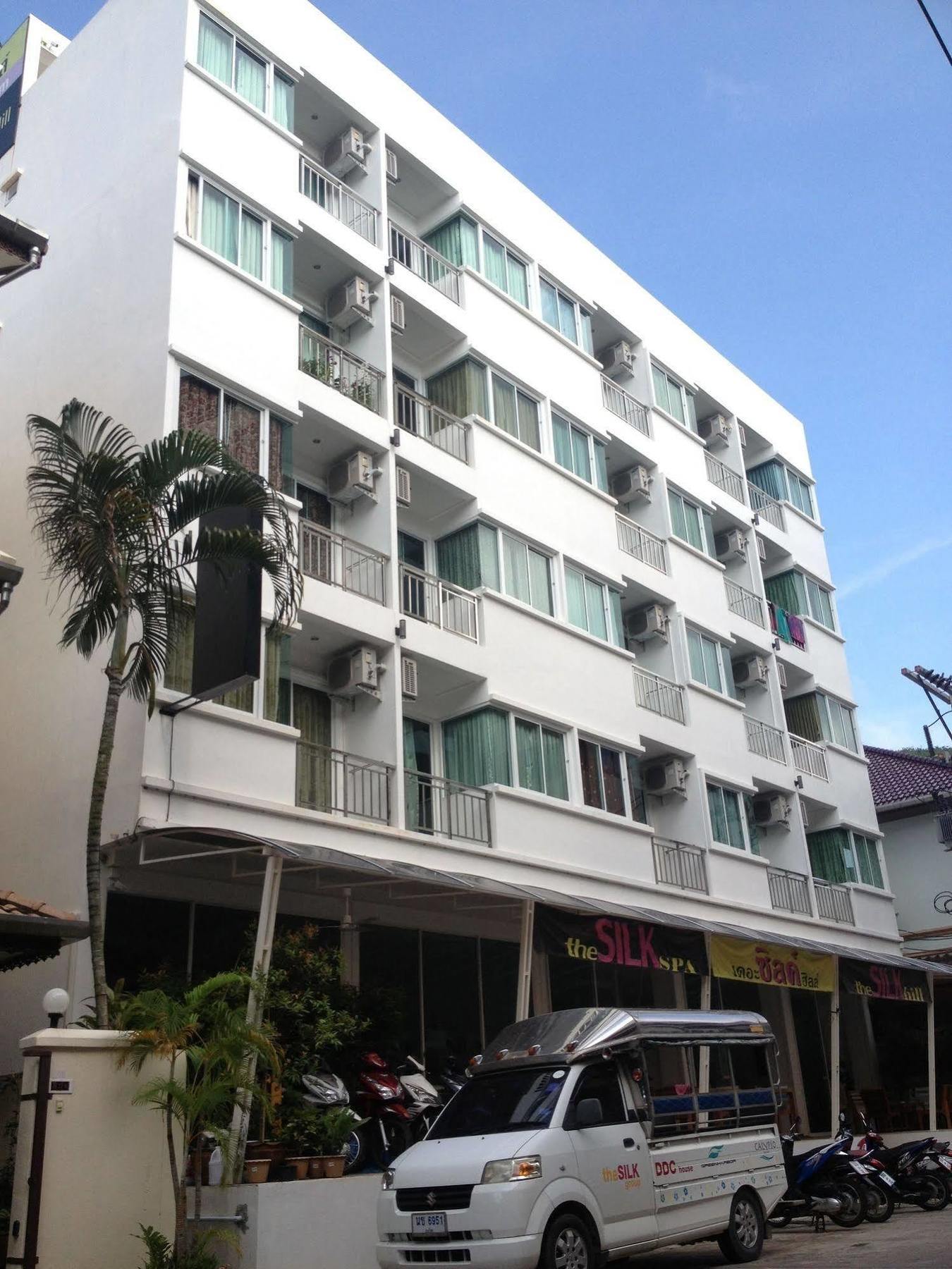 The Silk Hill Hotel Patong Buitenkant foto